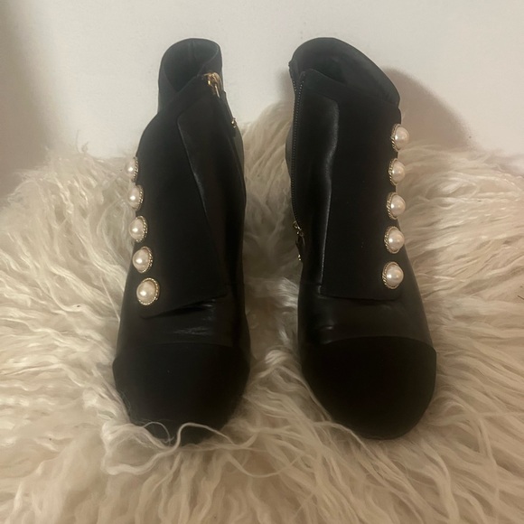 Chanel pearl embellished ankle boots size 39 - Picture 7 of 8